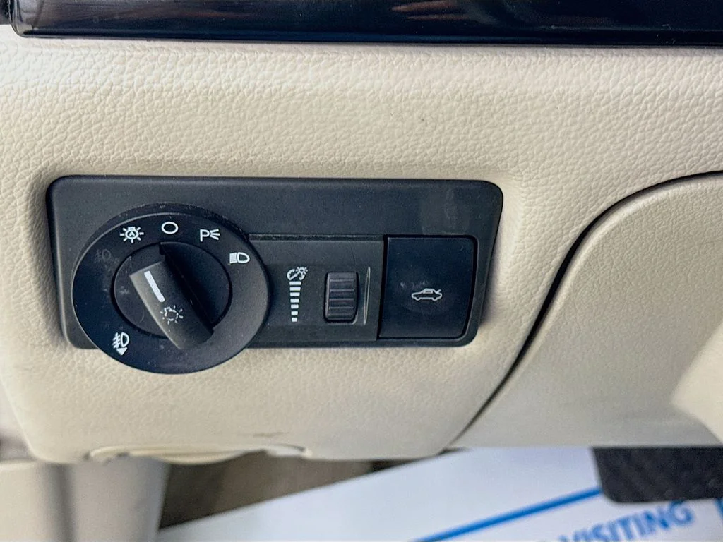 Used 2009 Blue Ford SEL image 11