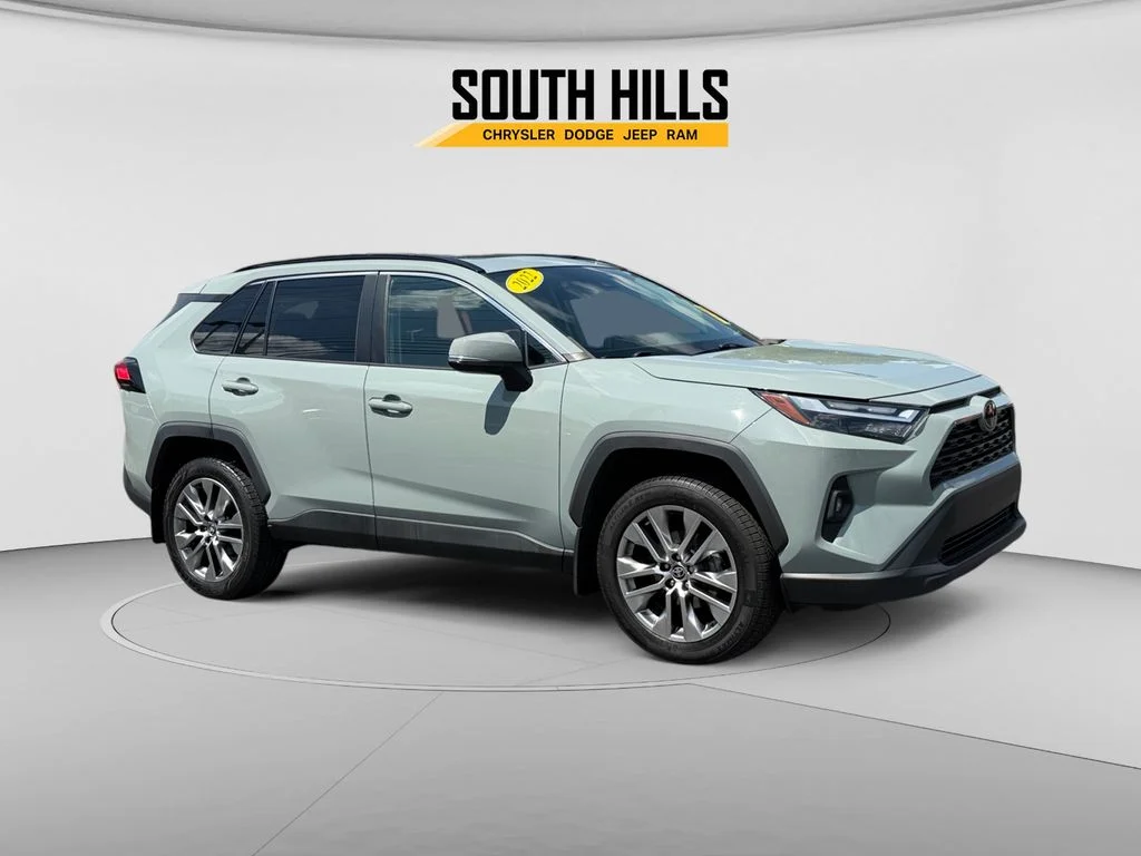 Used 2022 Green Toyota XLE Premium image 7