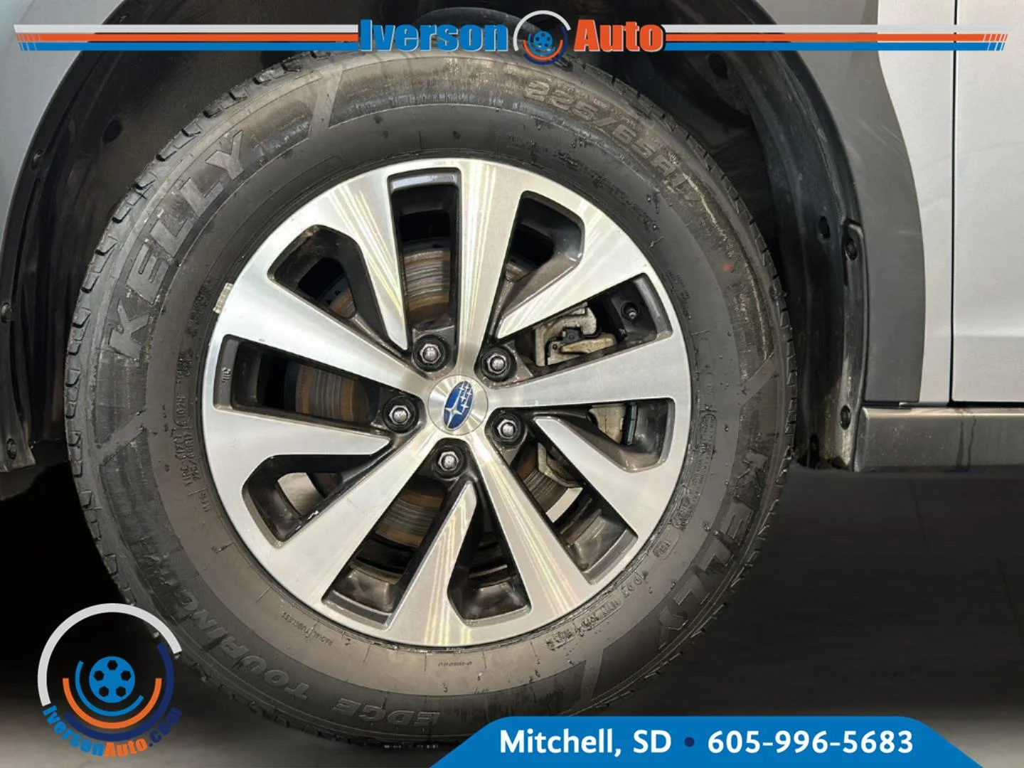Used 2025 Ice Silver Metallic Subaru Premium image 9