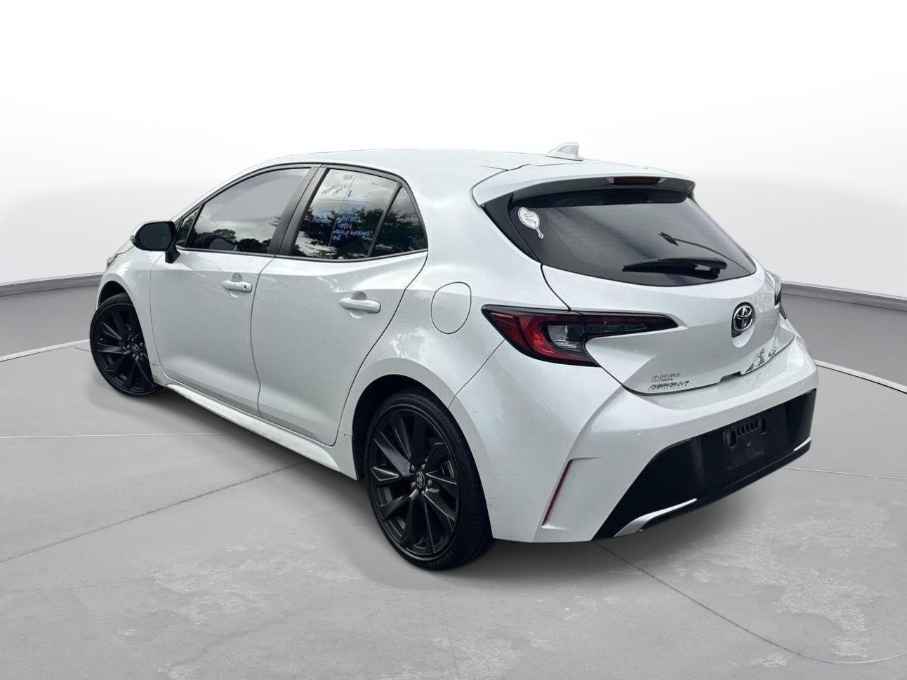 Used 2024 Wind Chill Pearl Toyota XSE image 8