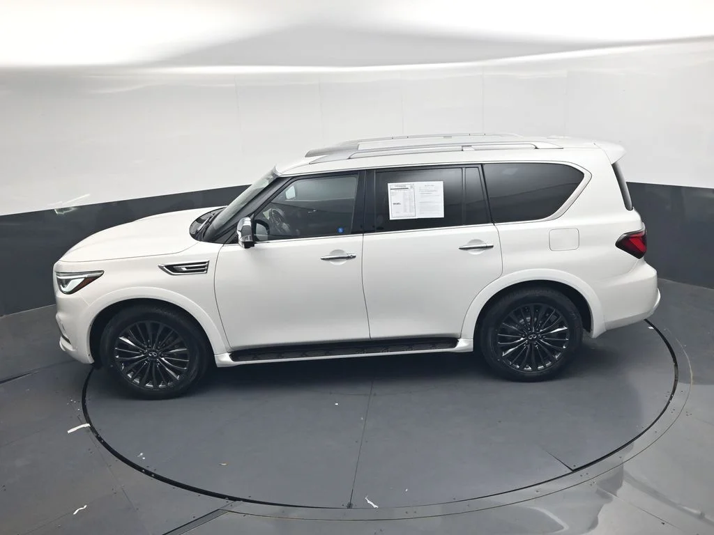 Used 2023 White INFINITI Sensory image 40