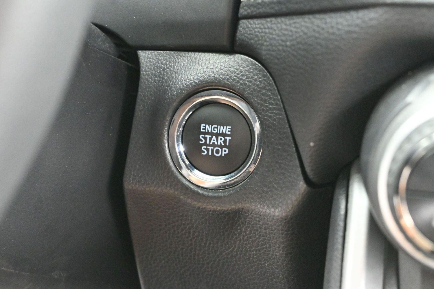 Used 2025 Wind Chill Pearl Toyota Limited image 29