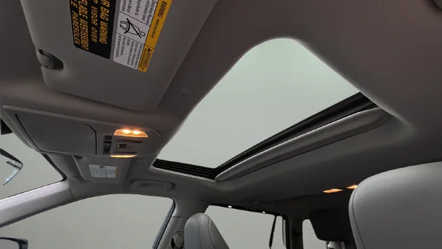 Used 2026 White/off-white Toyota XLE image 19