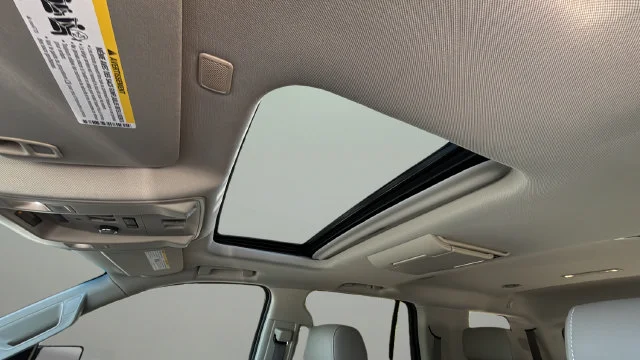 Used 2018 Beige Chevrolet Premier image 21