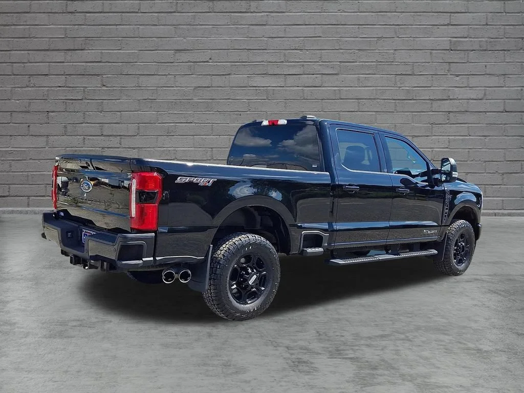 Used 2023  Ford XL image 12