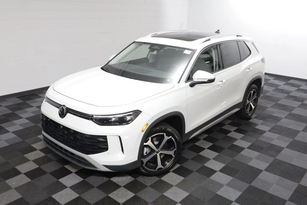New 2026 Pure White Volkswagen 2.0T SE image 2