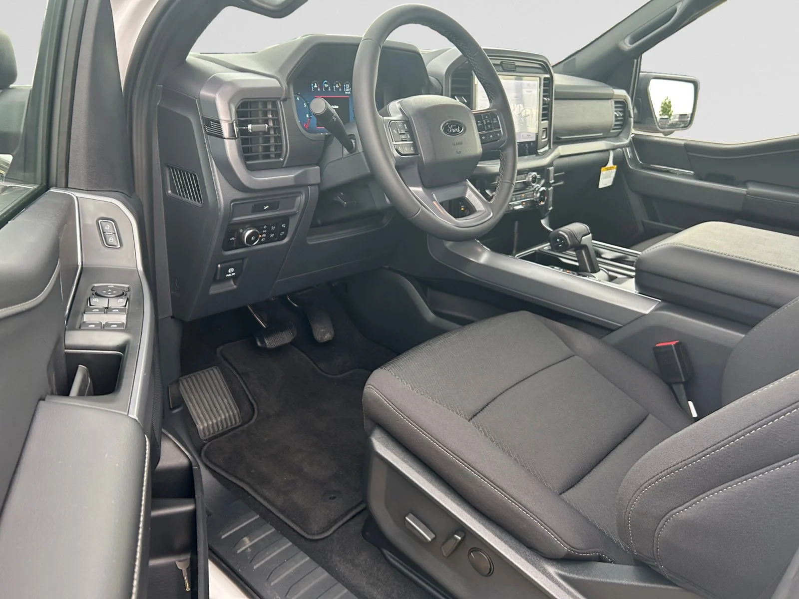 New 2026 Oxford White Ford XLT image 13