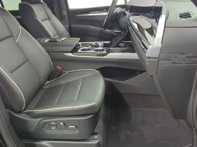 Used 2026  Cadillac Luxury image 48