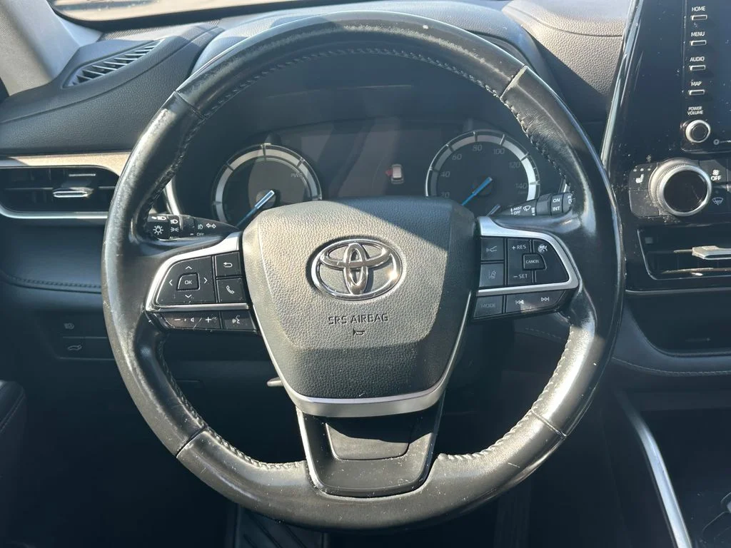Used 2022 Black Toyota XLE image 20