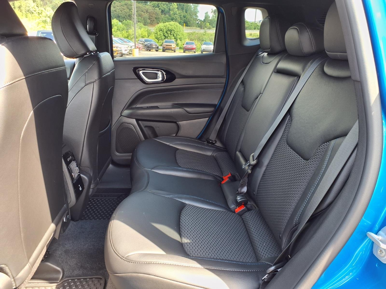 New 2026 Hydro Blue Pearlcoat Jeep Latitude Altitude image 6