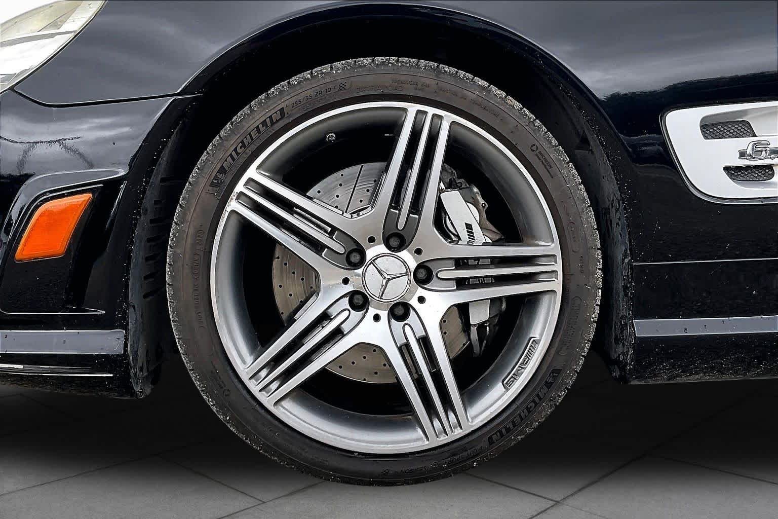 Used 2009 Iridium Silver Metallic Mercedes-Benz AMG® image 10