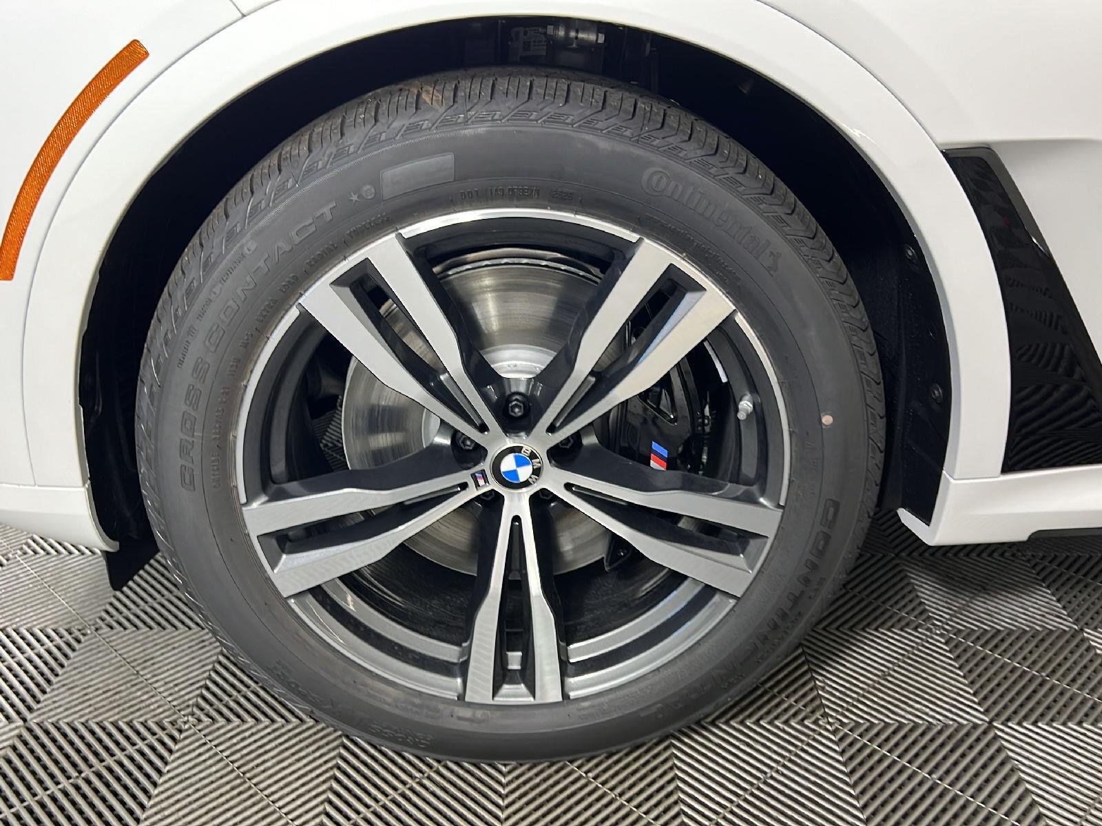 New 2027 Mineral White Metallic BMW xDrive40i image 19