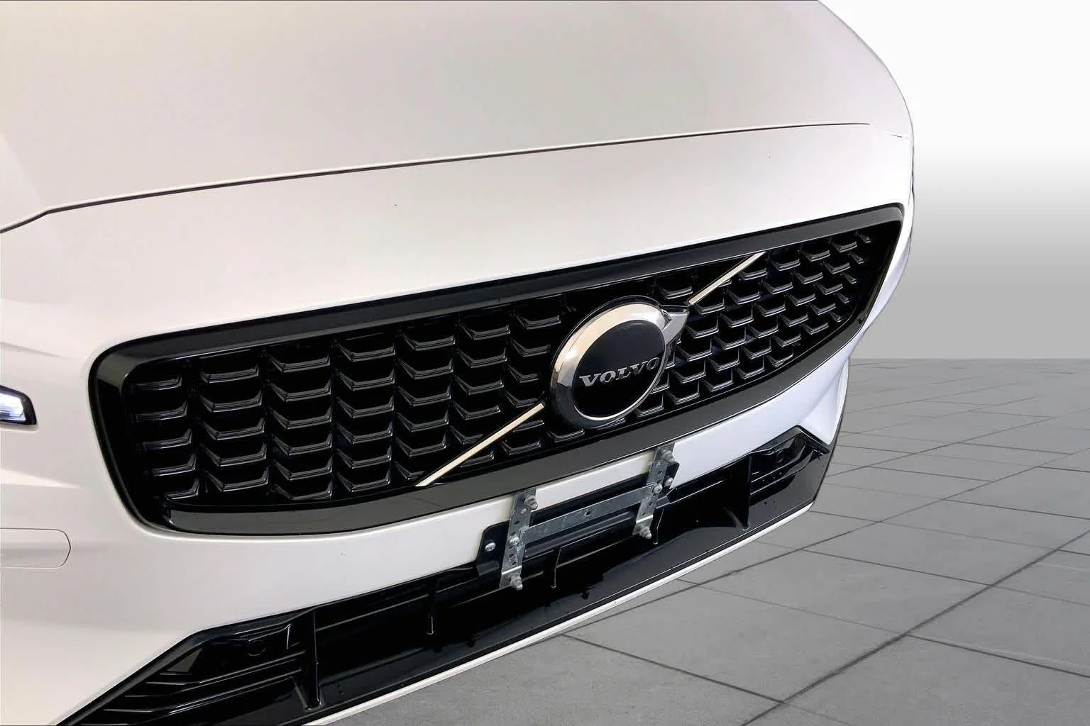 Used 2025 Crystal White Pearl Volvo Core image 32