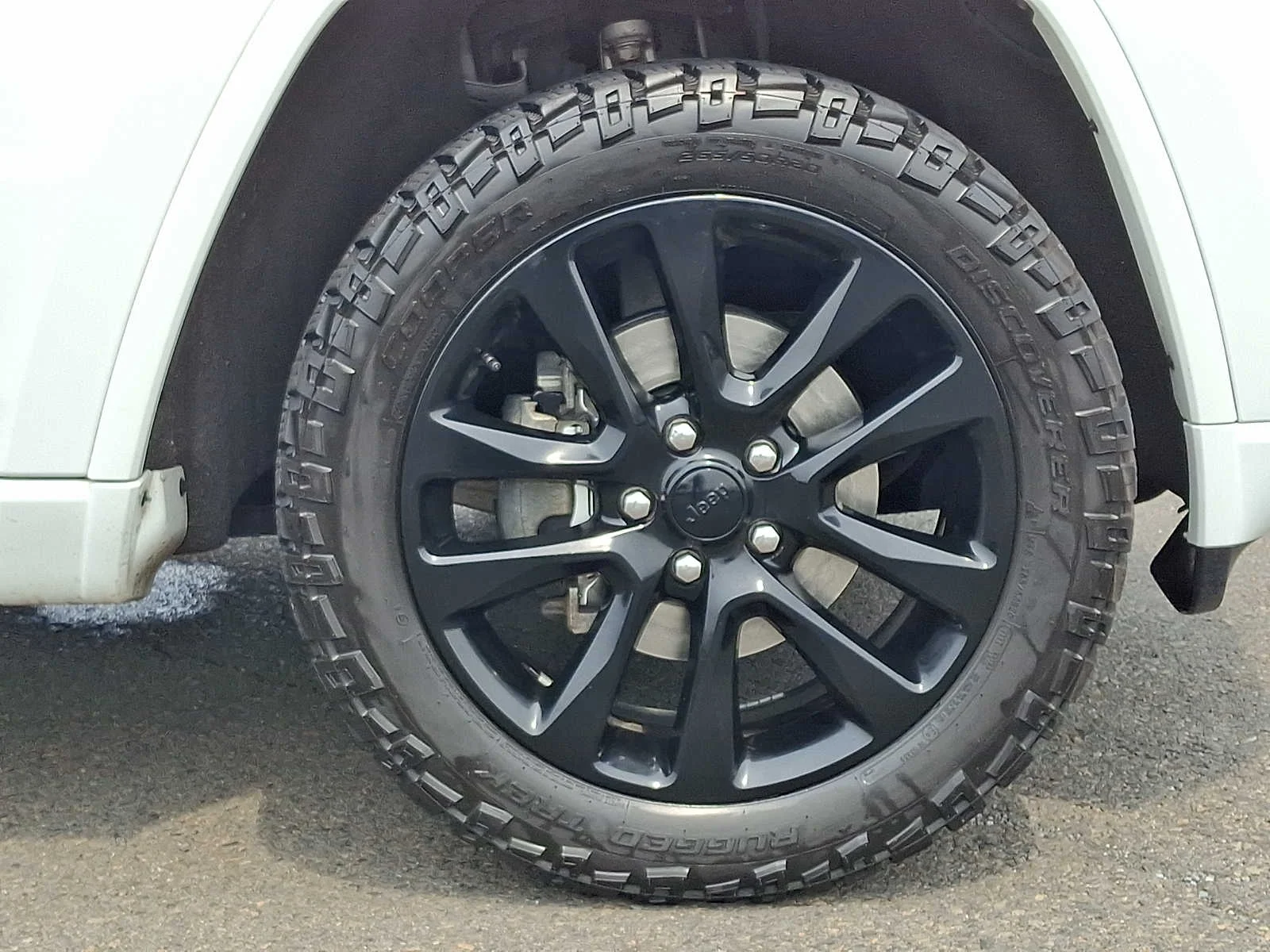Used 2018 Bright White Clearcoat Jeep Altitude image 8