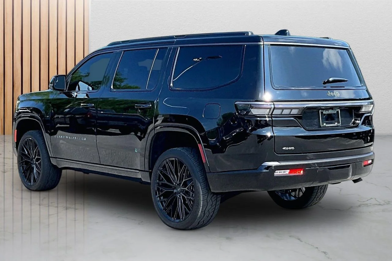 New 2026 High Gloss Black Exterior Paint Jeep Limited Reserve image 7