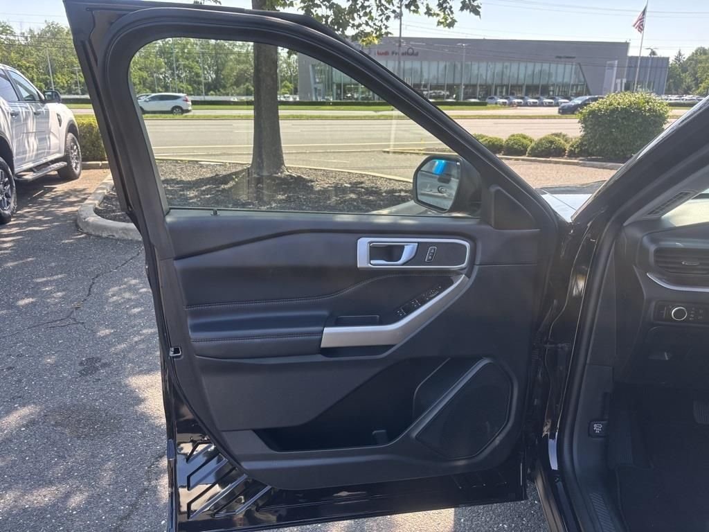 2023 Ford Explorer XLT - Photo 16