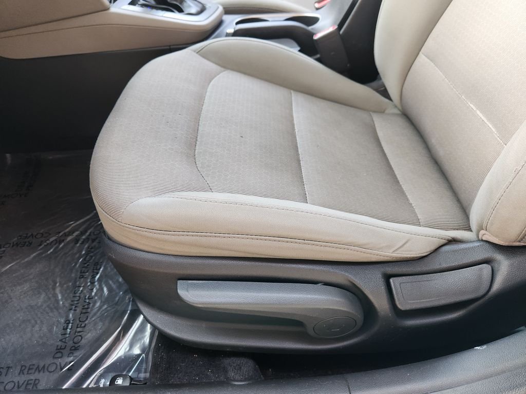 Used 2017  Hyundai SE image 25