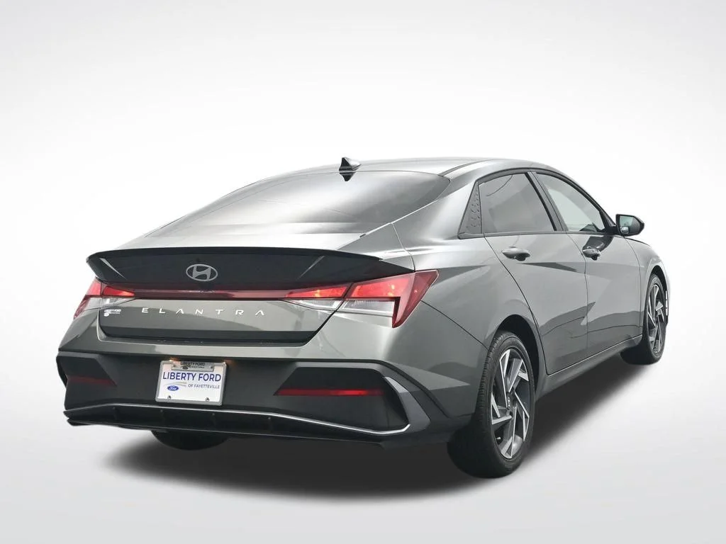 Used 2025 Amazon Gray Hyundai SEL Sport image 7