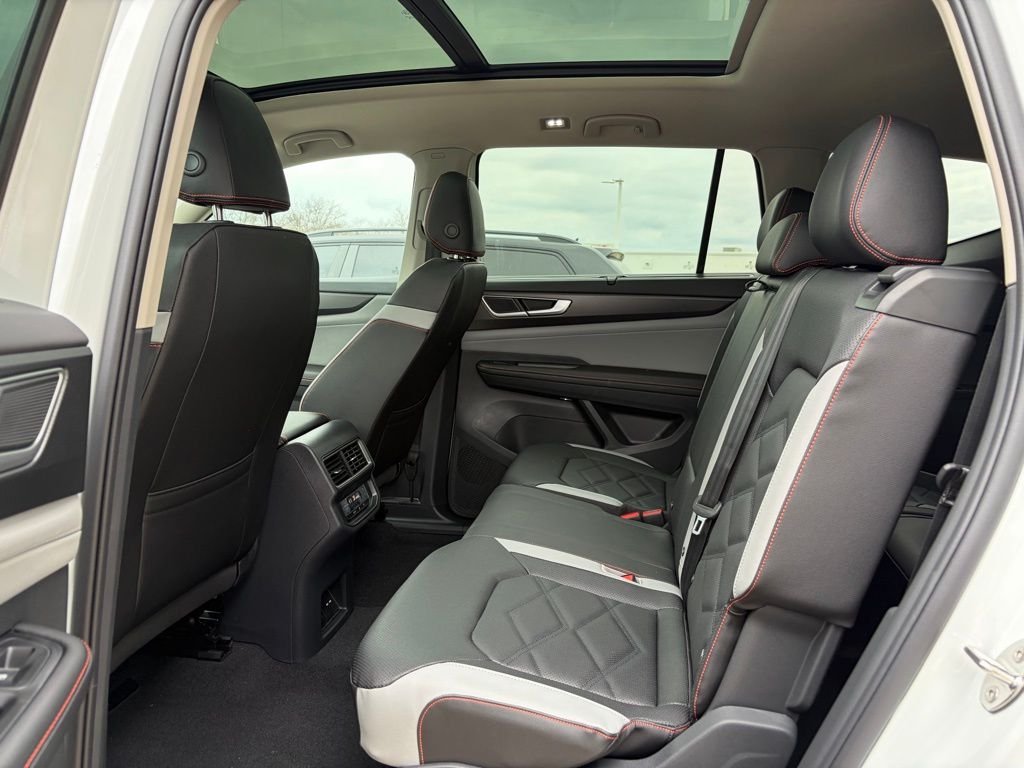 New 2026 Opal White Pearl Volkswagen Peak Edition image 17