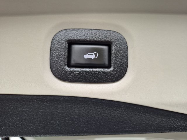 Used 2017 White Nissan SV image 28