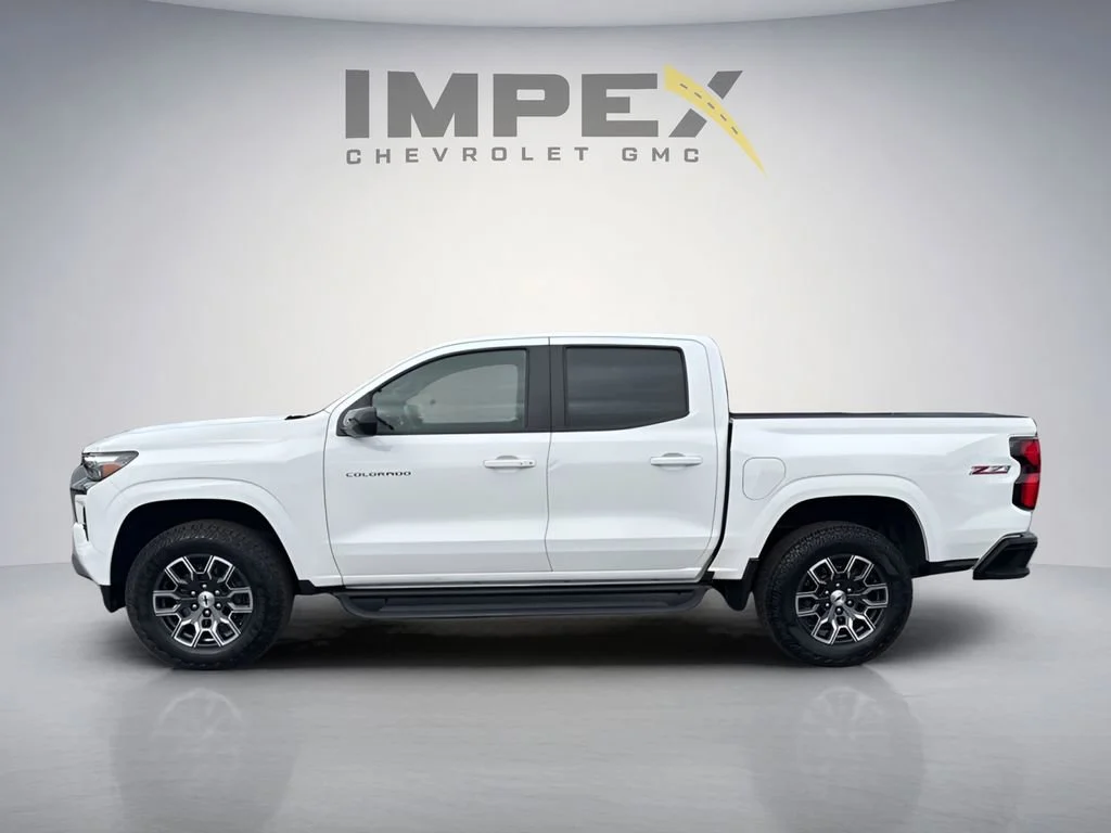 Used 2025 Summit White Chevrolet Z71 image 2