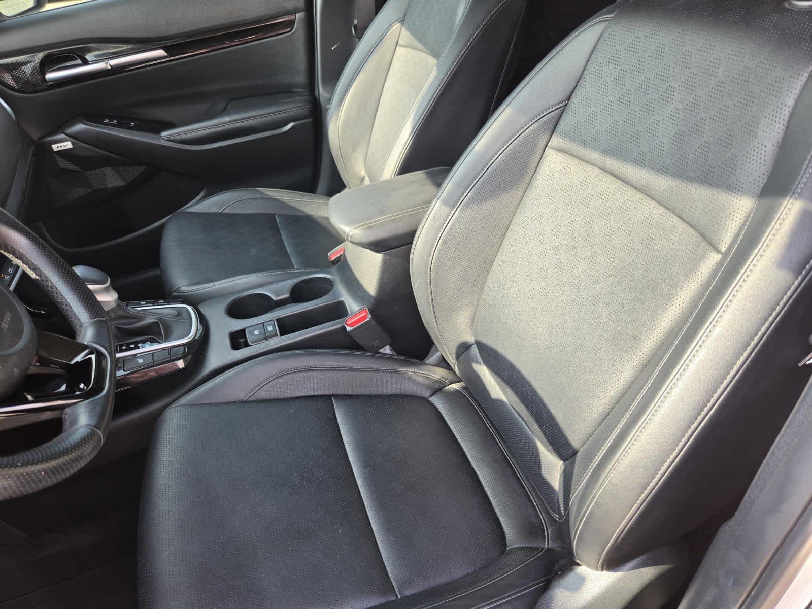 Used 2023 Snow White Pearl Kia SX image 15