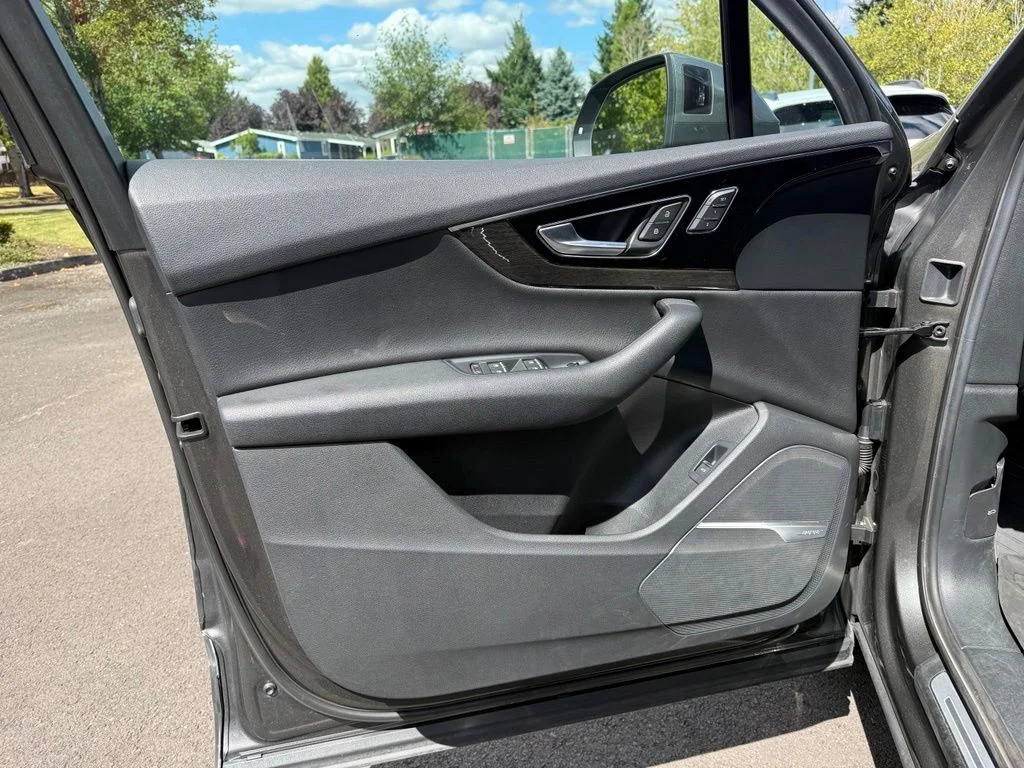 Used 2019 Gray Metallic Audi 55 Prestige image 18