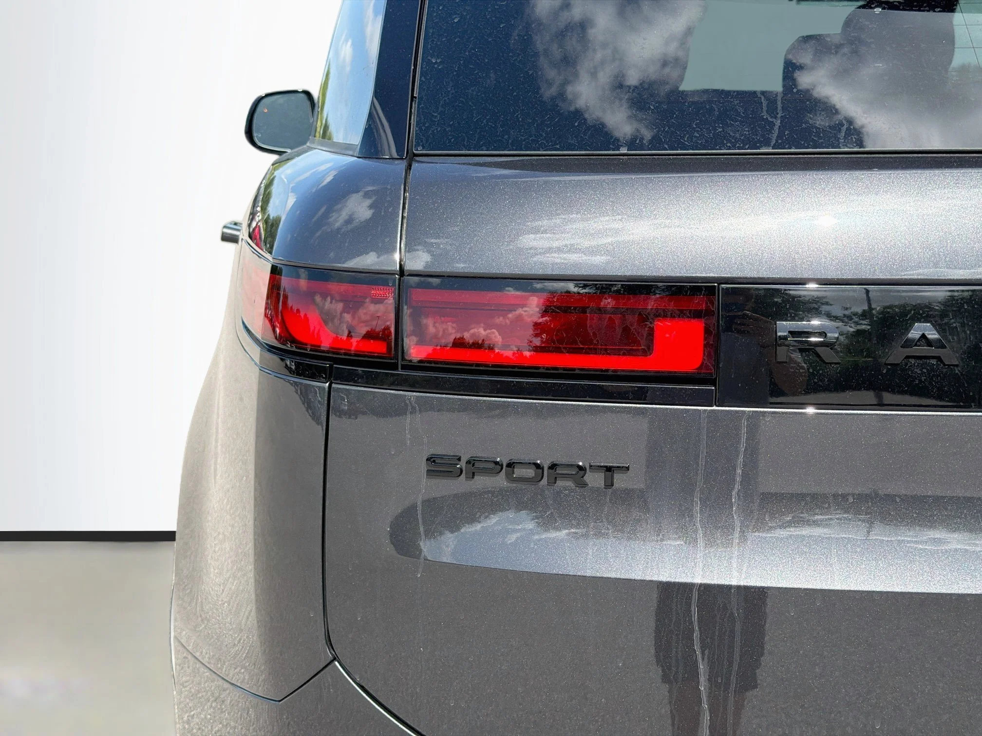 New 2026 Carpathian Grey Land Rover SE image 10
