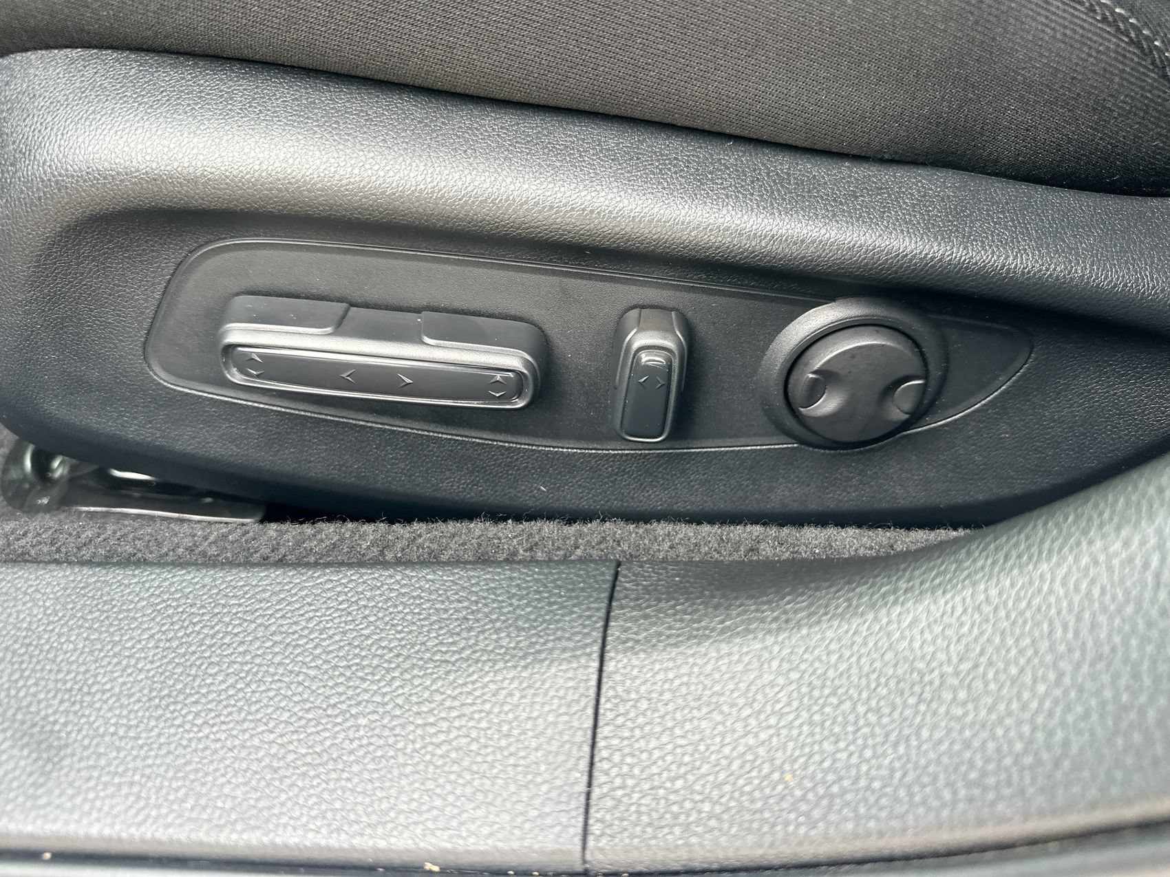 Used 2026 Silver Honda SE image 12