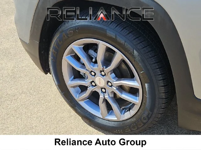 Used 2024 Silver GMC SLT image 7