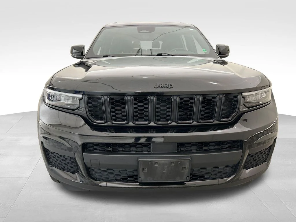 Used 2021 Black Jeep Altitude image 9