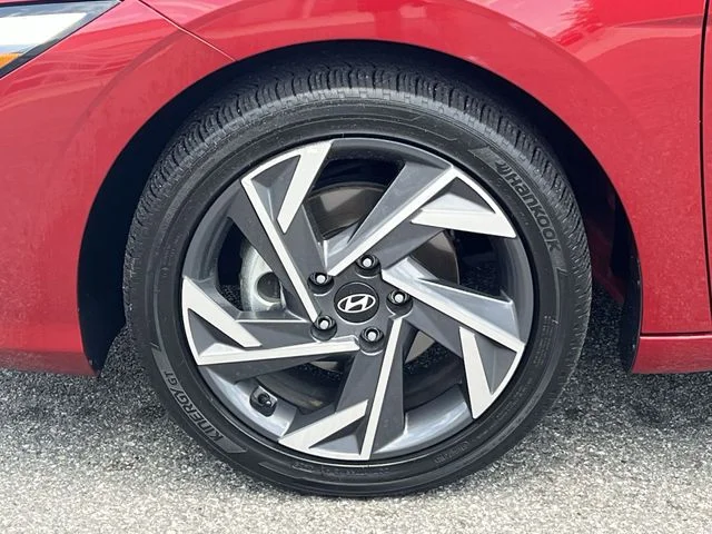 Used 2025 Red Hyundai SEL Sport image 39