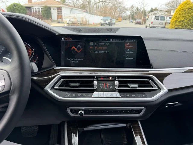 Used 2023 Blue BMW xDrive40i image 23