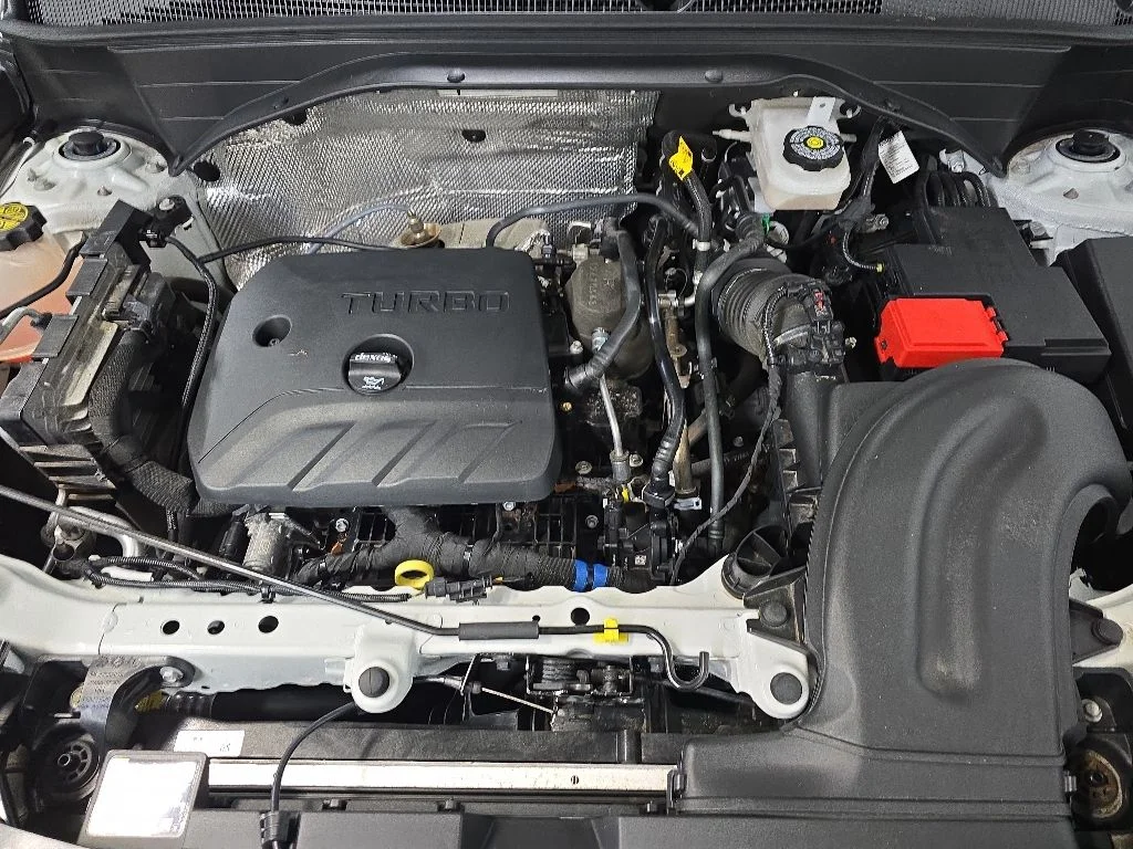 Used 2023 White Chevrolet LT image 12