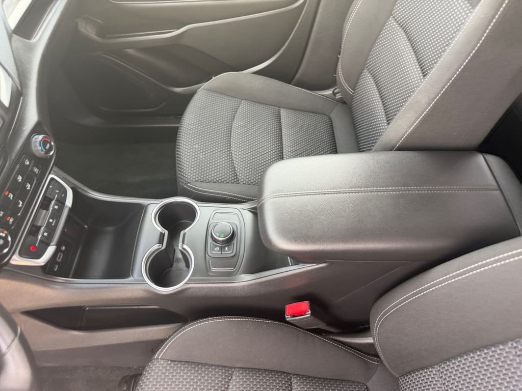 Used 2024 White GMC SLE image 22