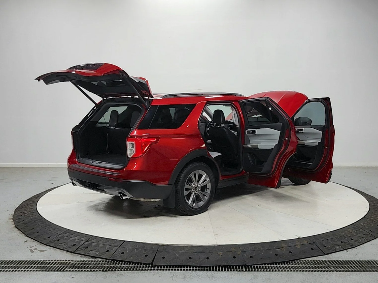 Used 2021 Red Ford XLT image 17