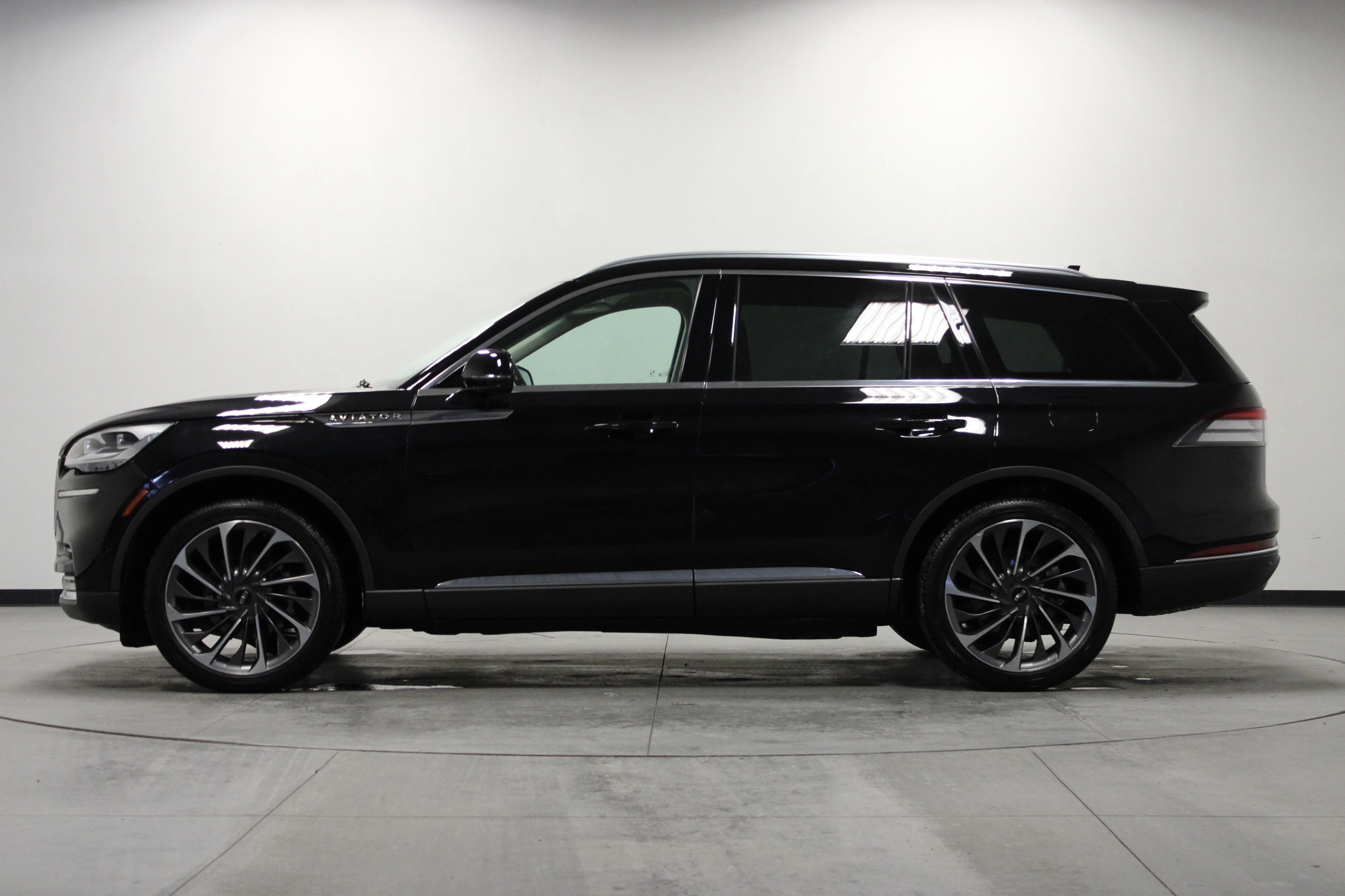 Used 2020 Black Metallic Lincoln Reserve image 7