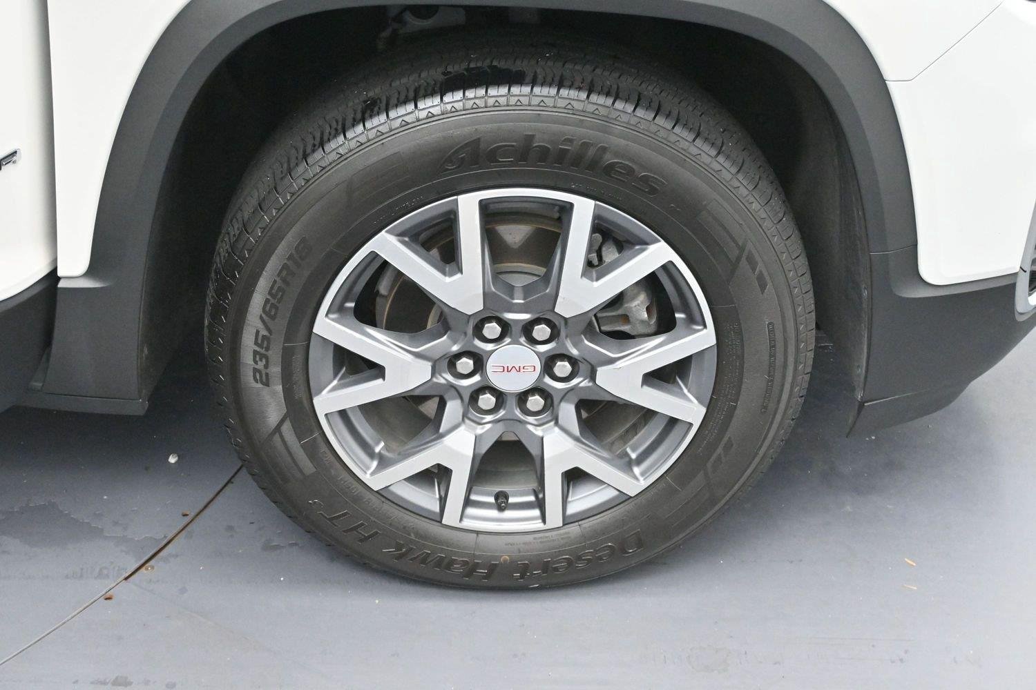 Used 2023 WHITE FROST TRICOAT GMC SLT image 34