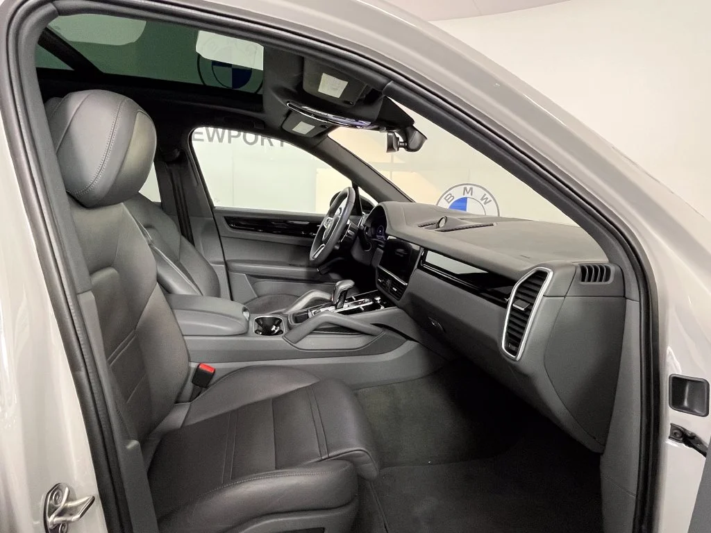 Used 2021 Chalk Porsche Base image 26