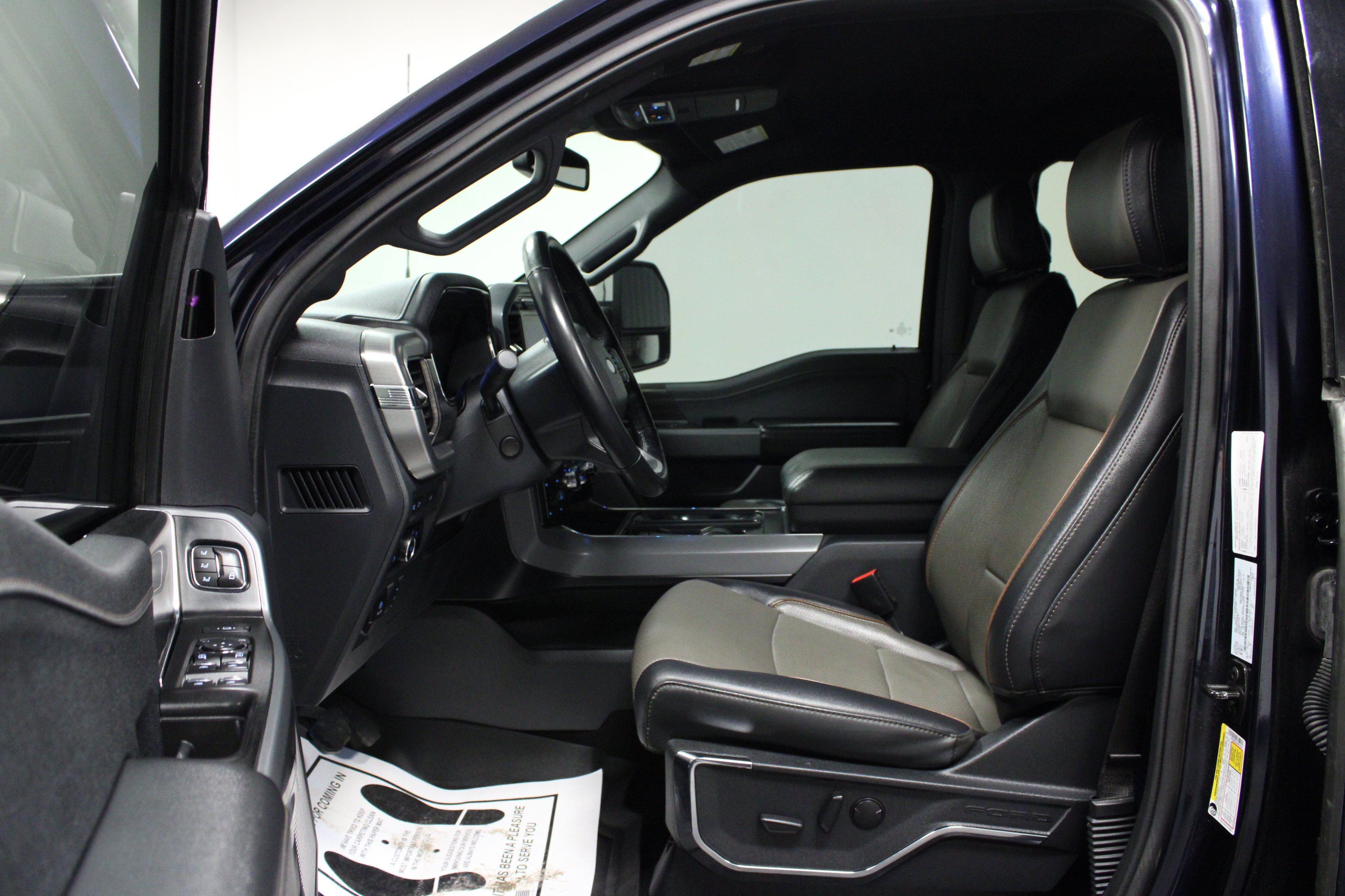 Used 2024 Antimatter Blue Metallic Ford LARIAT image 12