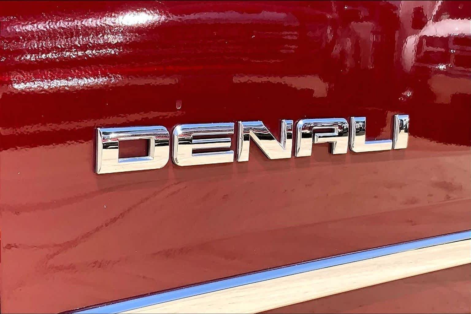 Used 2018 Crimson Red Tintcoat GMC Denali image 10