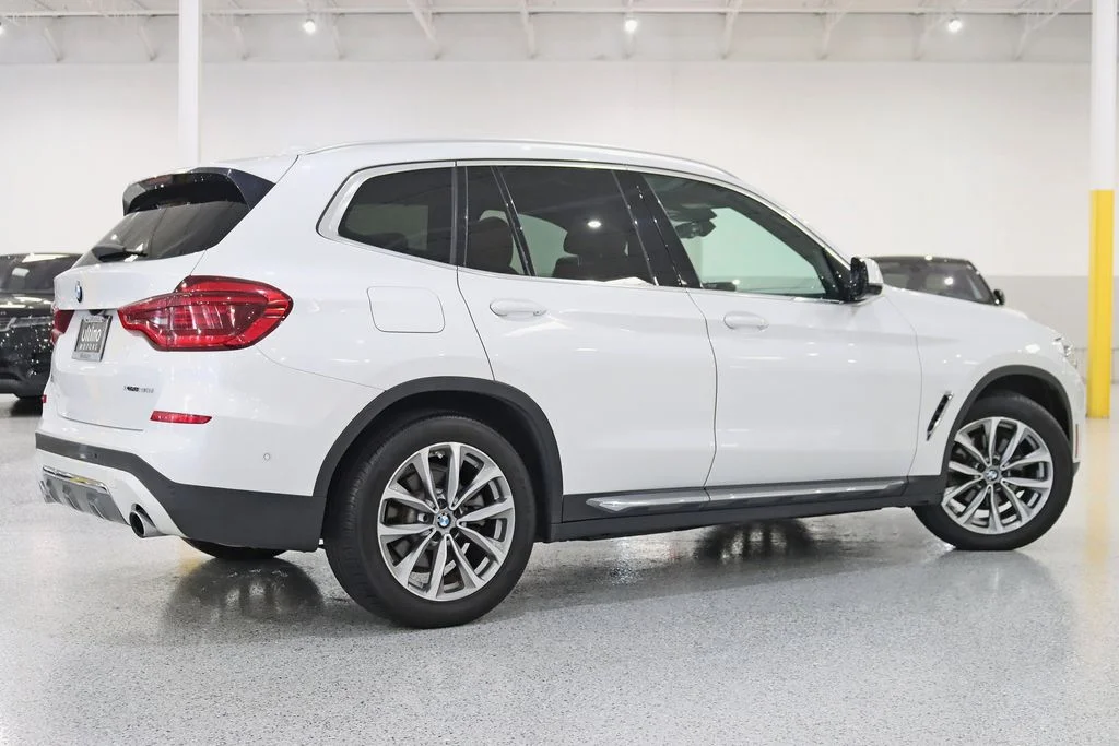 Used 2019 White BMW xDrive30i image 9