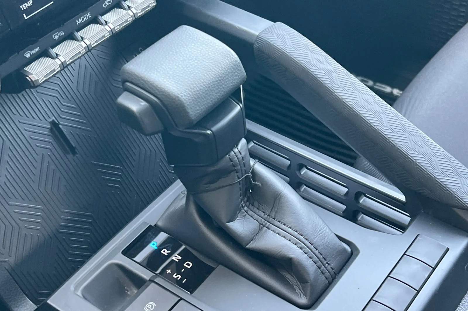 2026 Toyota Tacoma SR5 - Photo 17