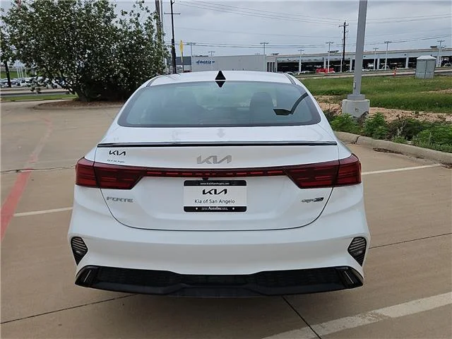 Used 2024 Snow White Pearl KIA GT-Line (IVT) image 4