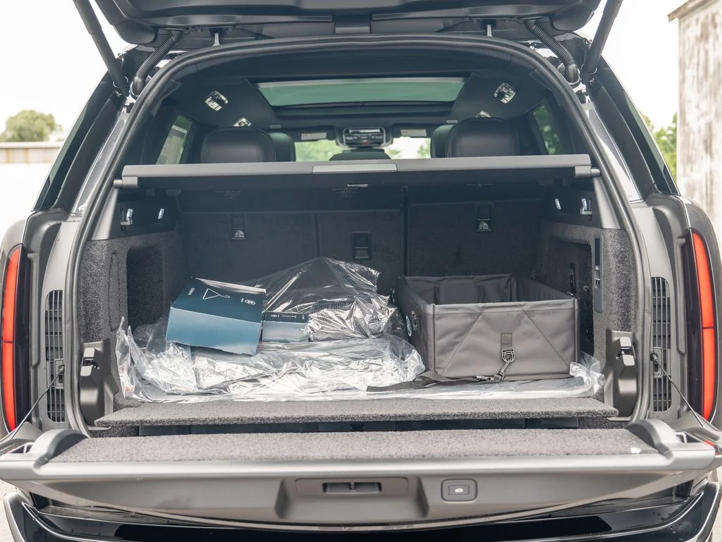 New 2026 Carpathian Grey Land Rover SE image 25