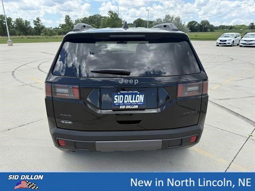 New 2026 Diamond Black Crystal Pearl-Coat Exterior Paint Jeep Limited 4x4 image 4