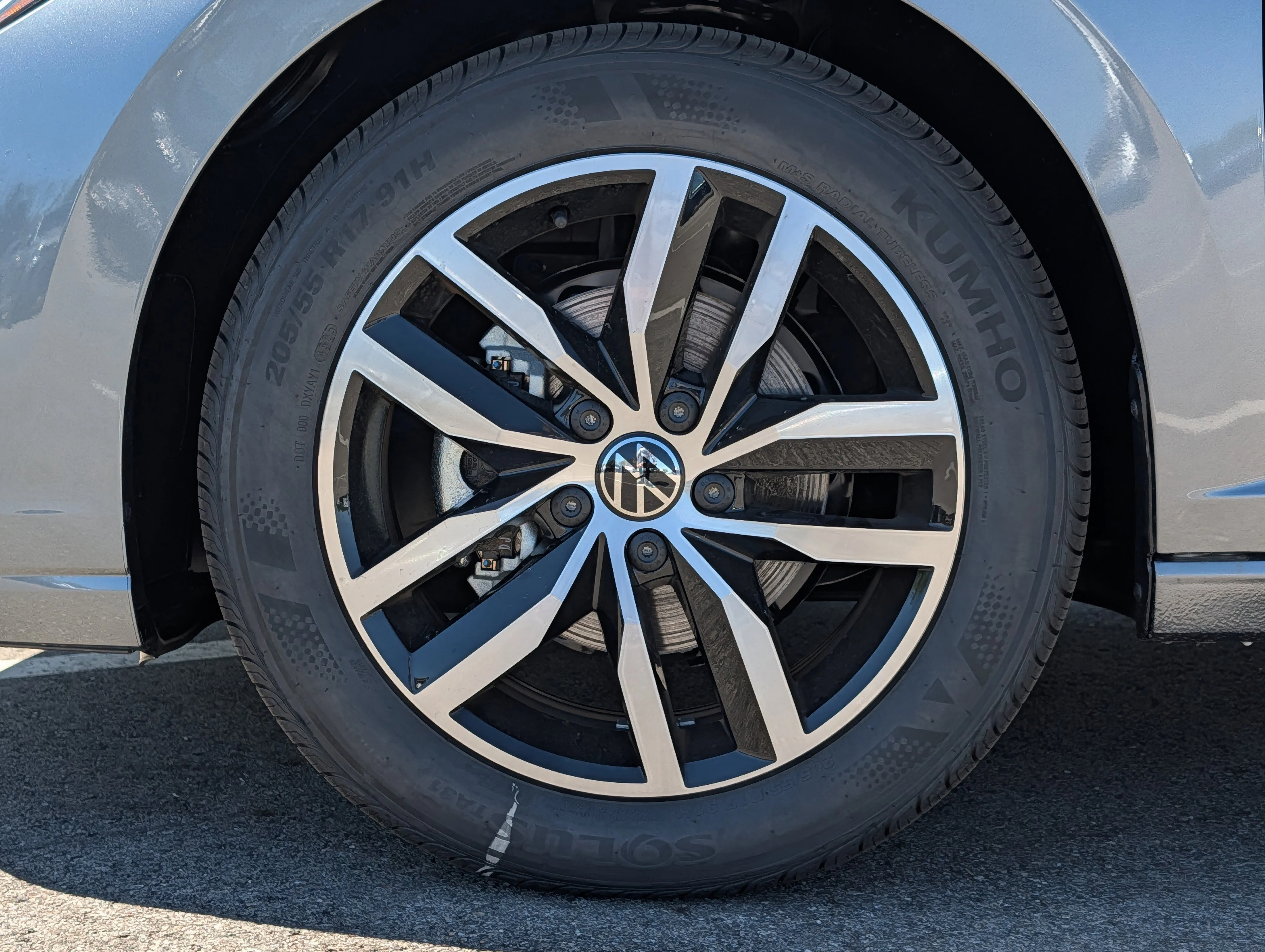 New 2026 Platinum Gray Metallic Volkswagen SE image 4