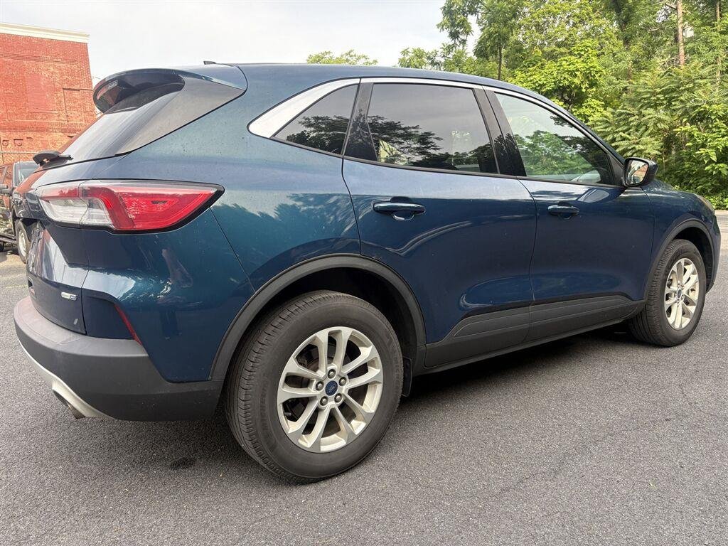 Used 2020 Dark Ford SE image 3