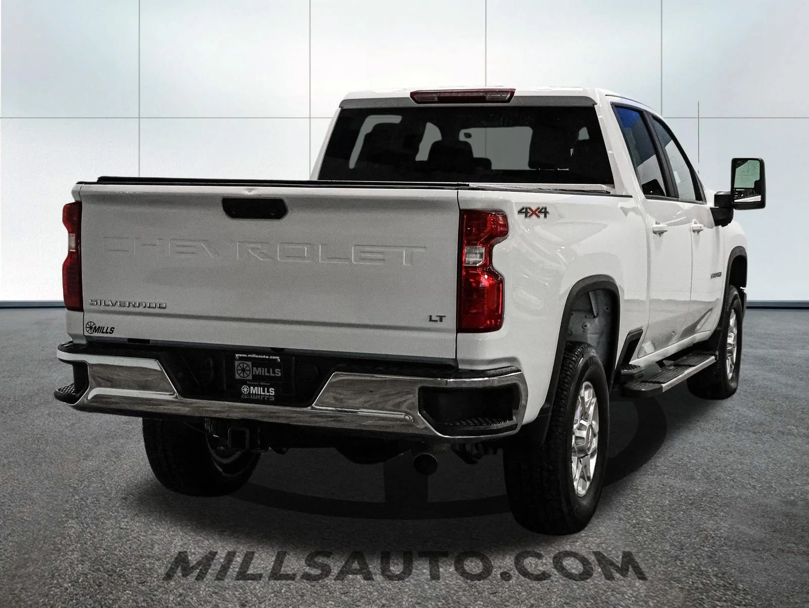 Used 2024 White Chevrolet LT image 7