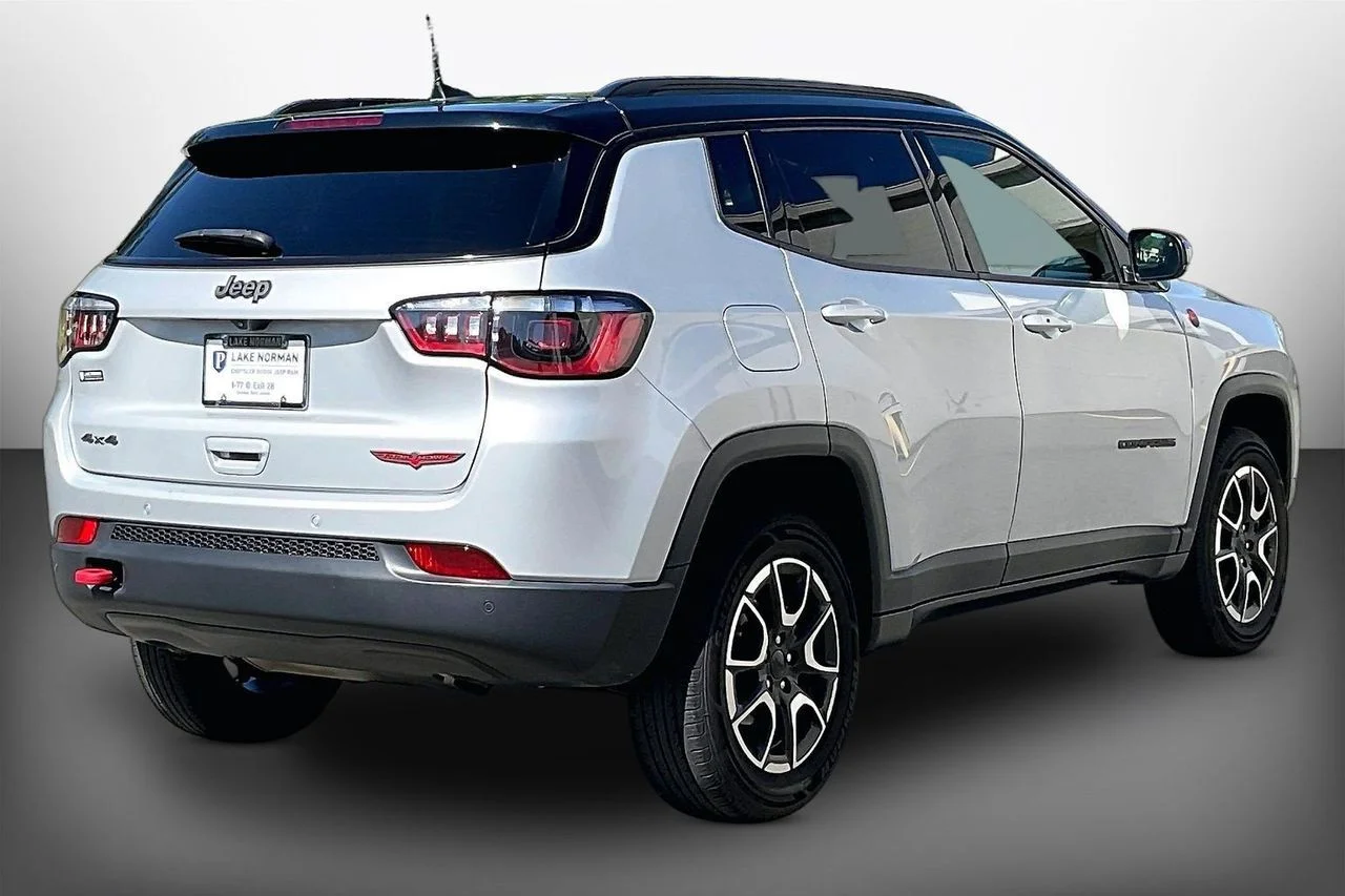 Certified Used 2024 Silver Jeep Trailhawk image 8